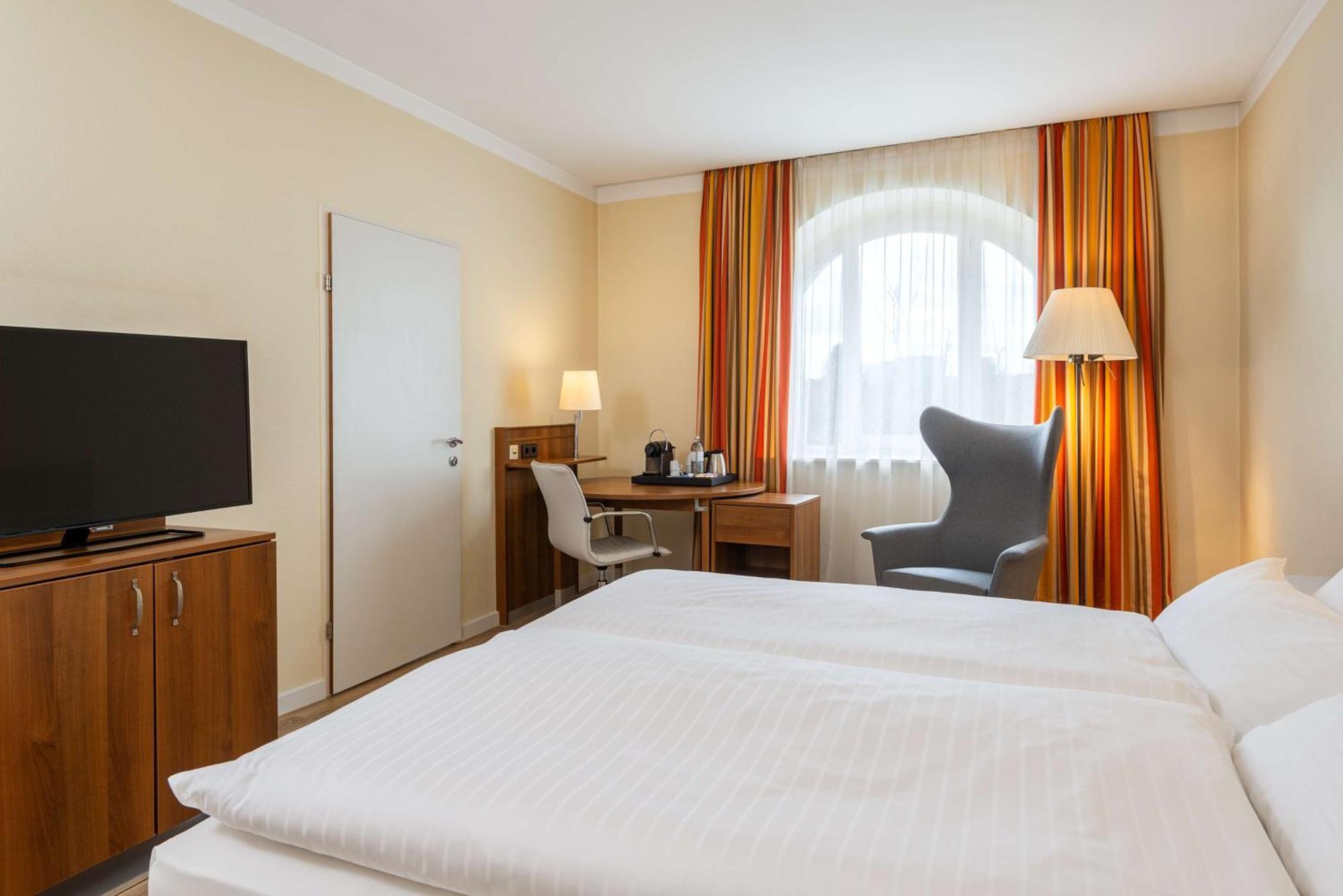 Family Room (2 Adults + 1 Child),1704835435:JPEG